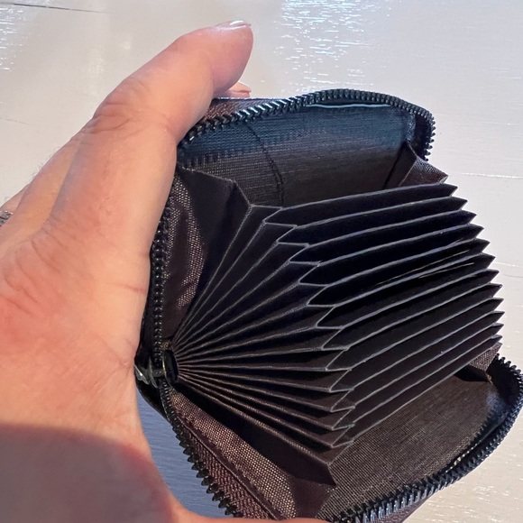 🆕 Brown card wallet (2 available) - Picture 2 of 5